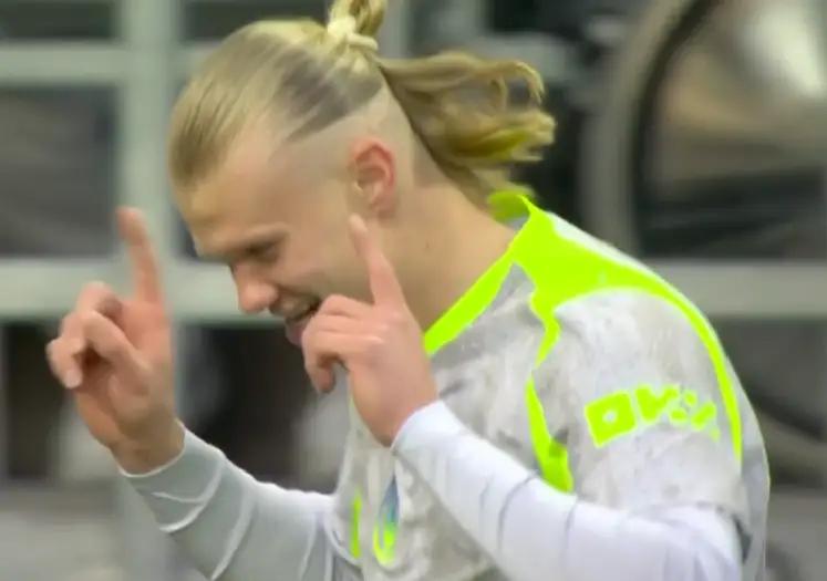 【在赛季33场过后领跑英超的情况下，曼城从未丢冠】这条历史定律完全成立，曼城在英