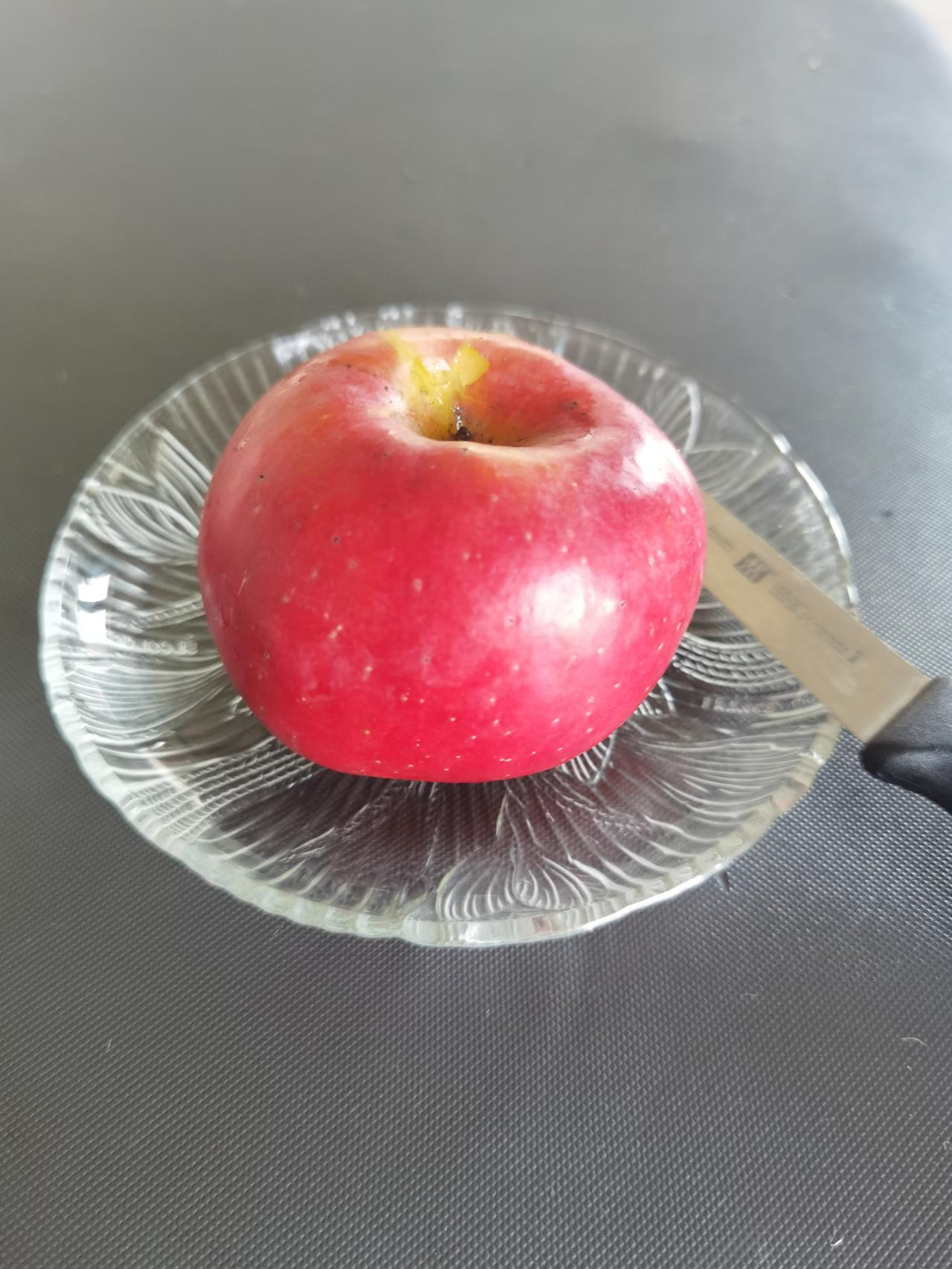 这几年，我的生活越过越简单。（—）

就拿水果来说吧。

以前进了水果店，看见蓝