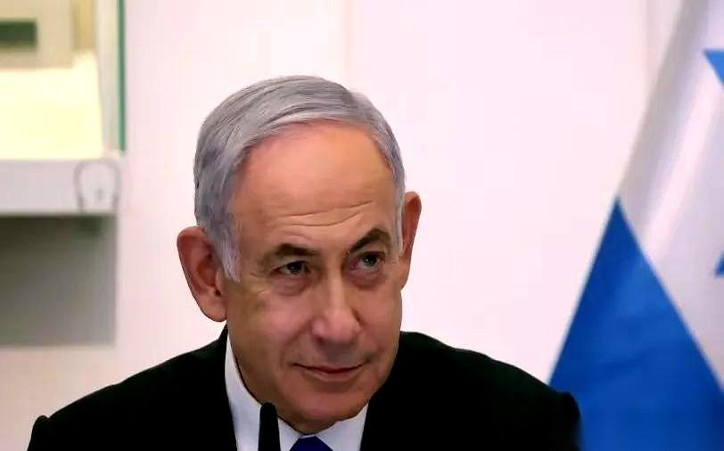 以色列那第一枪刚打响，特朗普紧跟着就掀了桌子。
官宣，美军下场了。
就这么简单，