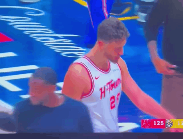 小贾离场时的红温瞬间，对着裁判姐姐一顿压力输出😔贾巴里史密斯休斯顿火箭