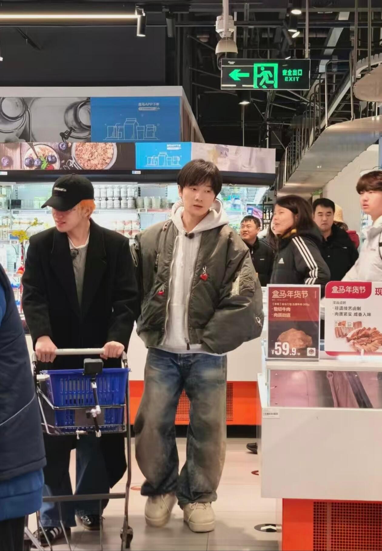 大哥和弟弟穿搭是又换了不看见都懵了没反应过来都 