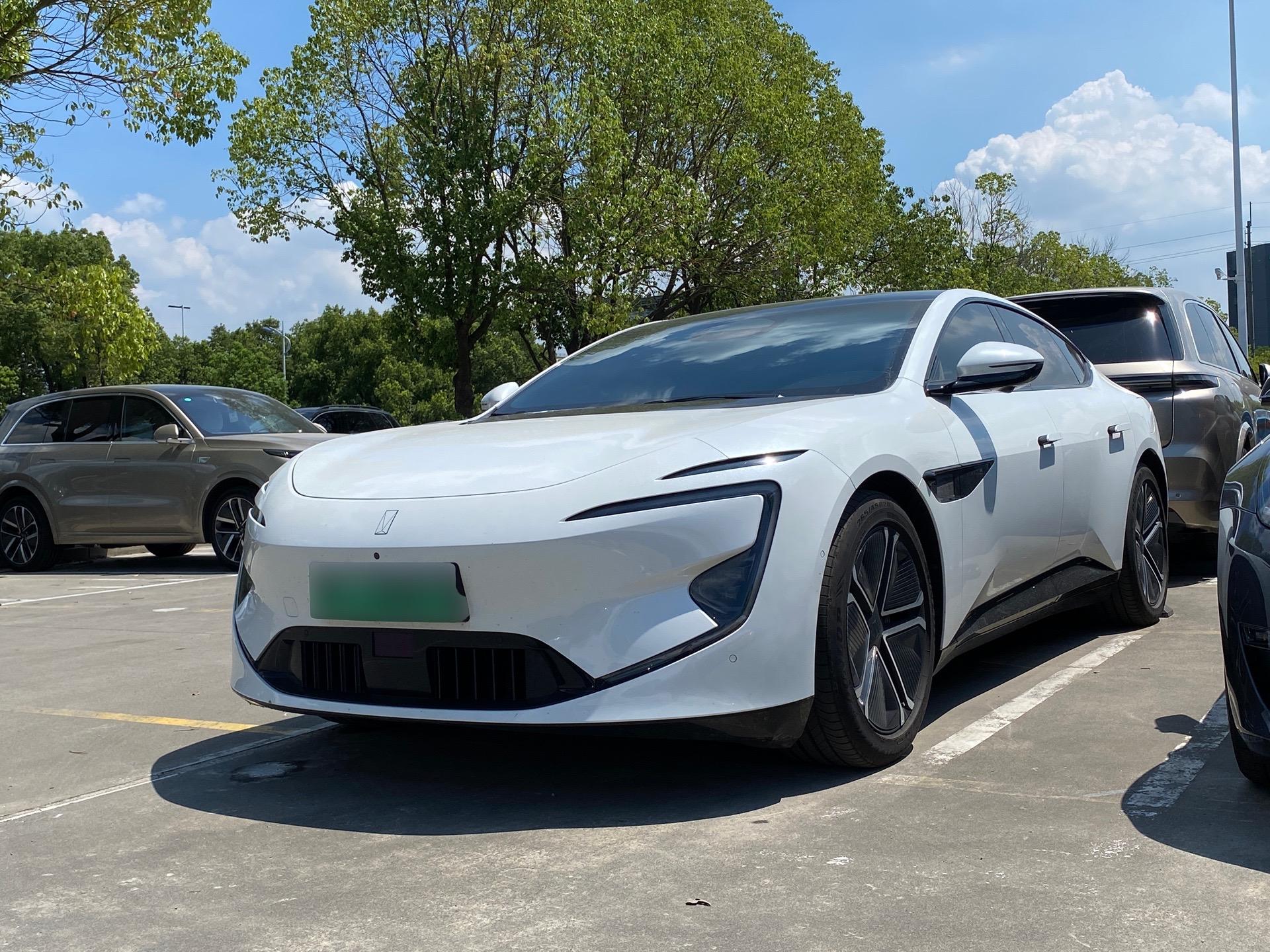 今年3月上市的阿维塔12。 如今二手车已经入场诺诺停车场啦！ 三激光后...