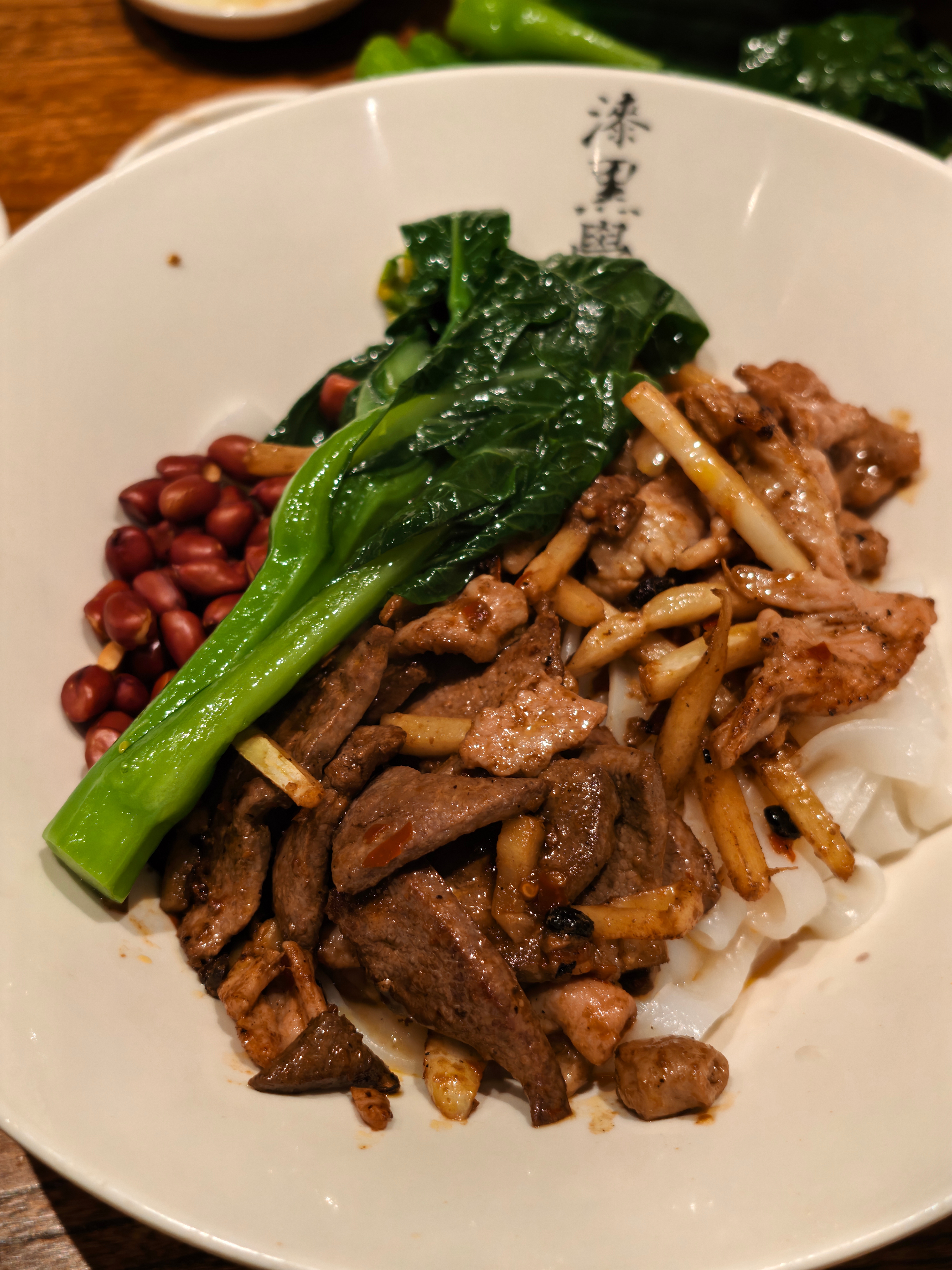 伴着仲夏夜的微风，急赤白脸嗦碗粉儿，过瘾过瘾[馋嘴]搬砖人的美食日记  ​​​