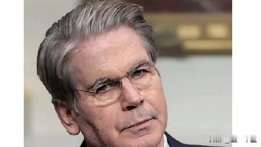 新加坡联合早报4月15日报道：“美国财政部长贝森特称，在中东战争期间，中国大量囤