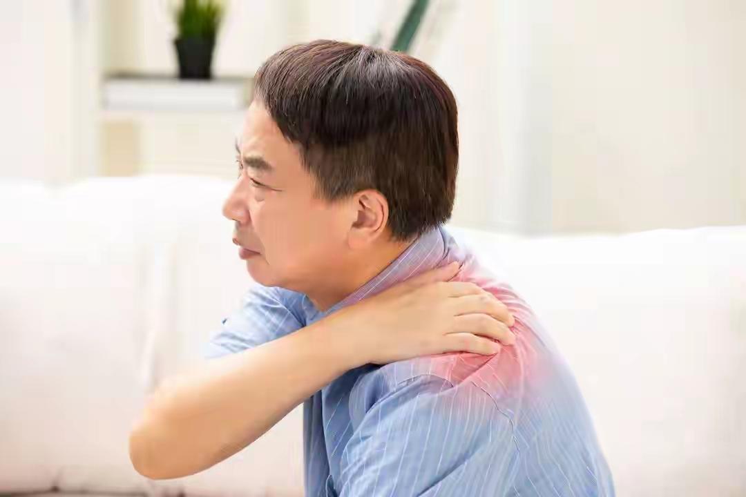男子因左肩酸痛就诊，上午入院，下午离世！医生：只因忽视3件事

一场看似普通的左
