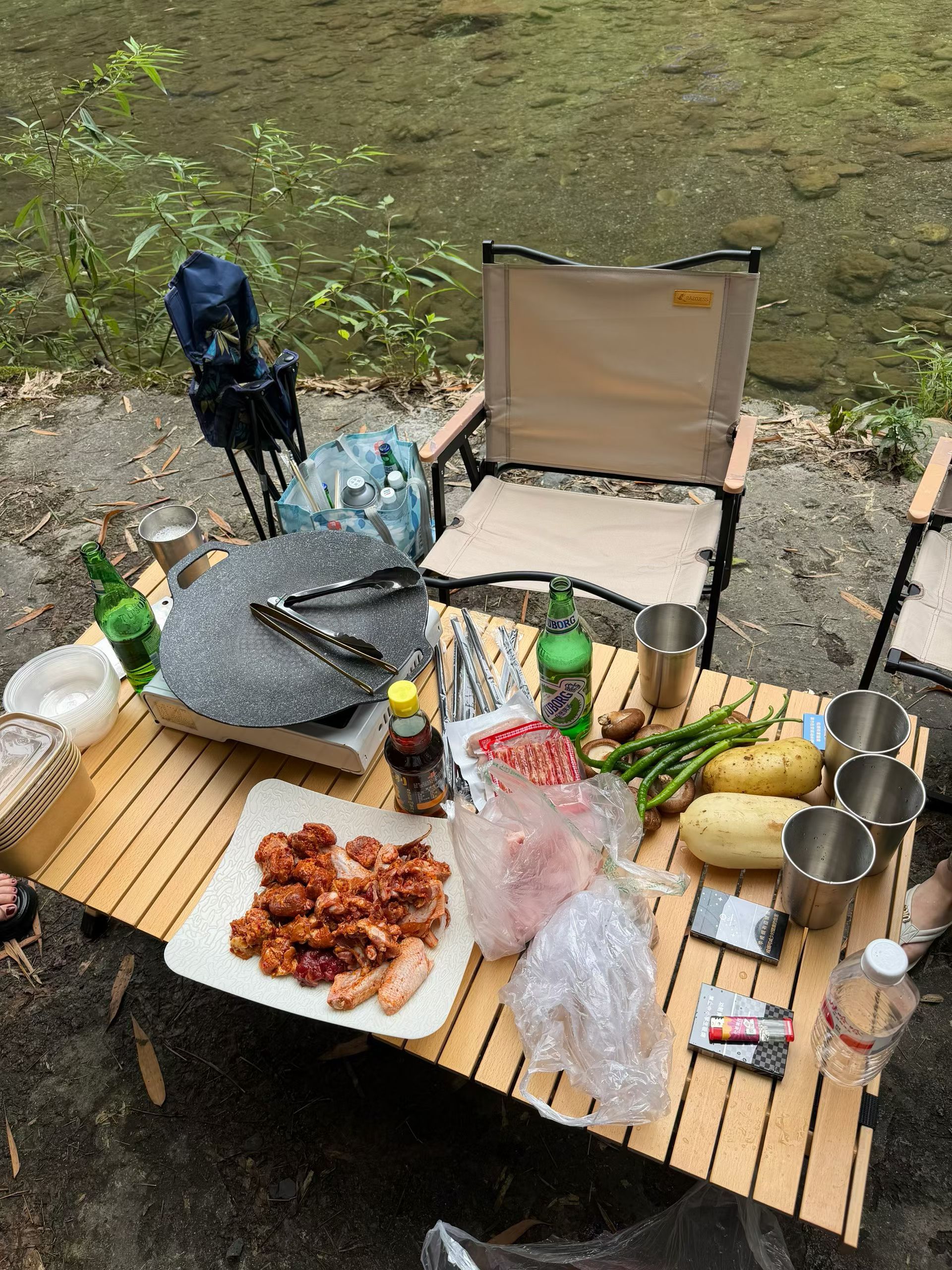 看到老家的朋友今天在峨眉山露营🏕️羡慕死我了这里我也去过夏天的时候河里全是小孩