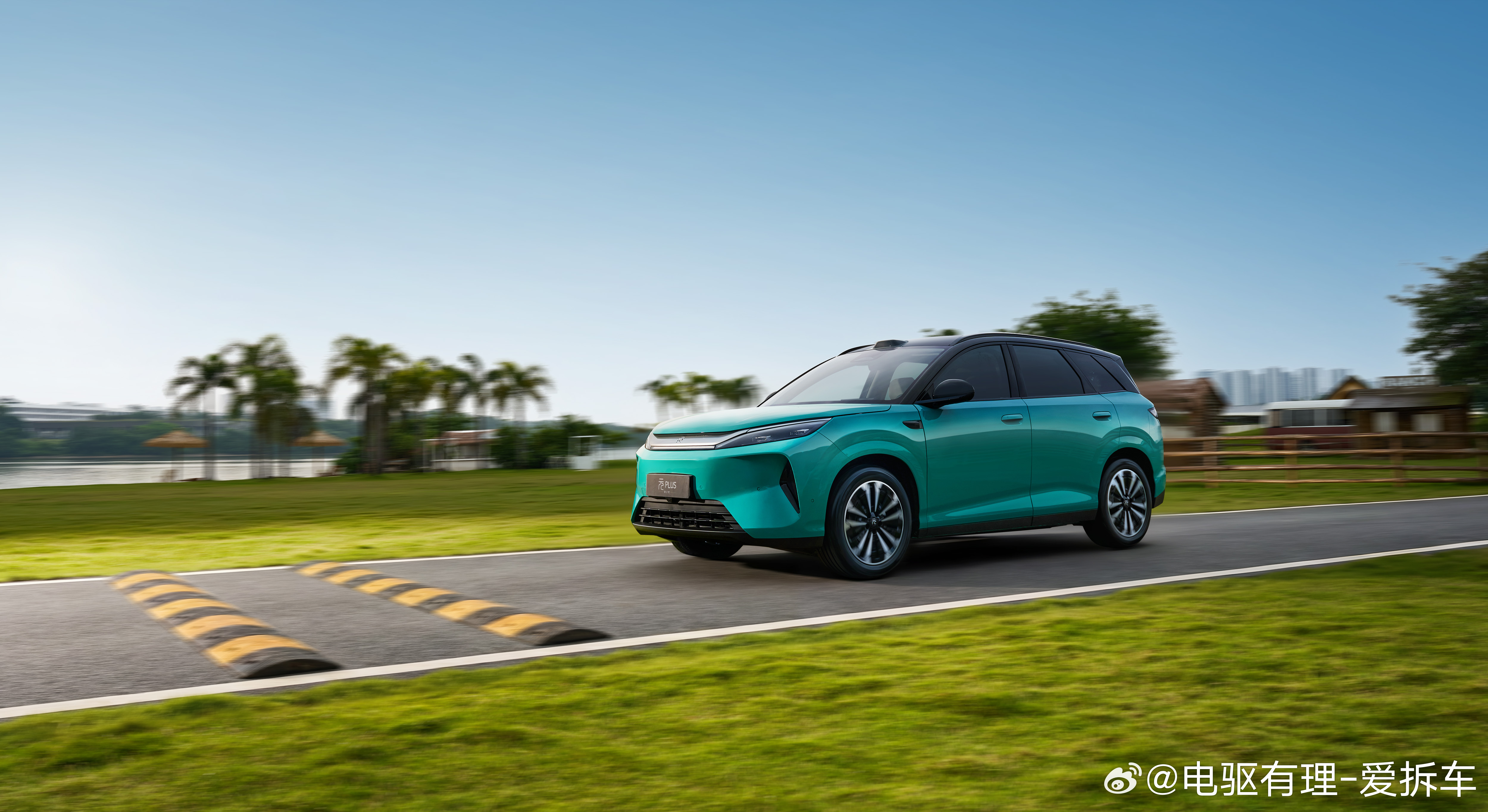 比亚迪第三代元PLUS正式上市，官方指导价11.99万-14.99万。新车定位元