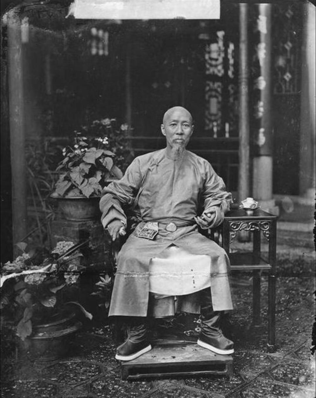 慈禧的族叔-叶赫那拉•瑞麟。叶赫那拉・瑞麟（1809–1874），字澄...