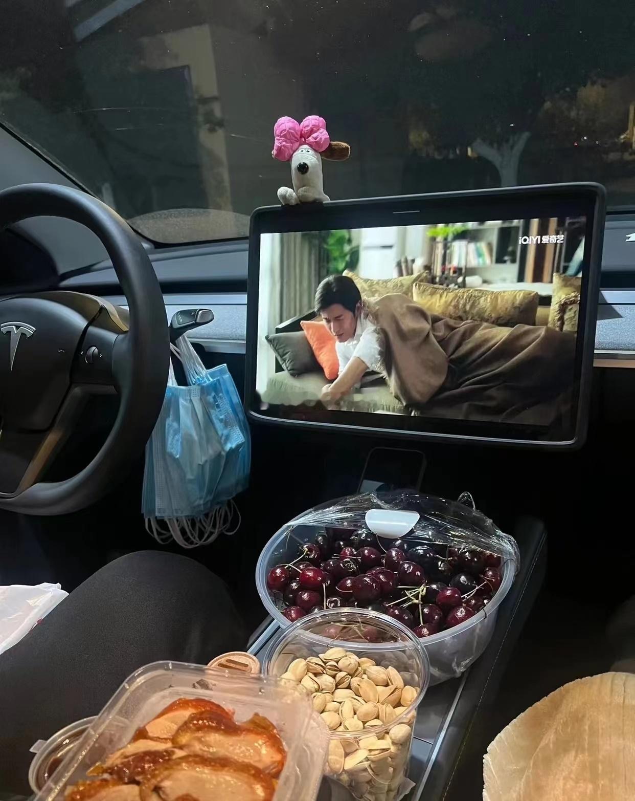 开车吃还是停车吃啊？？？这是主驾不吃副驾吃吗？？？海阔试车超话 ​​​