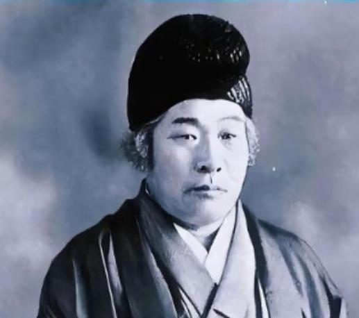 怪不得日本这么着急想跟咱们打一仗，日本出了个特别神的预言家叫王仁三郎，他最出名的