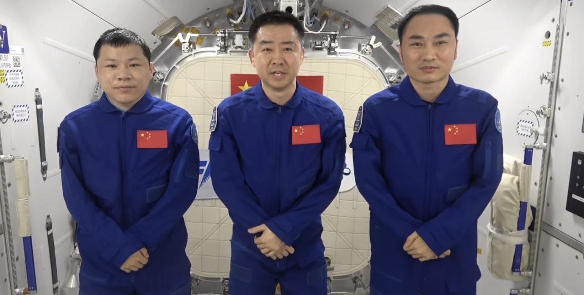 看到神舟二十号航天员从太空发来的祝福，特别是他们把航天精神和延安精神联系在一起的