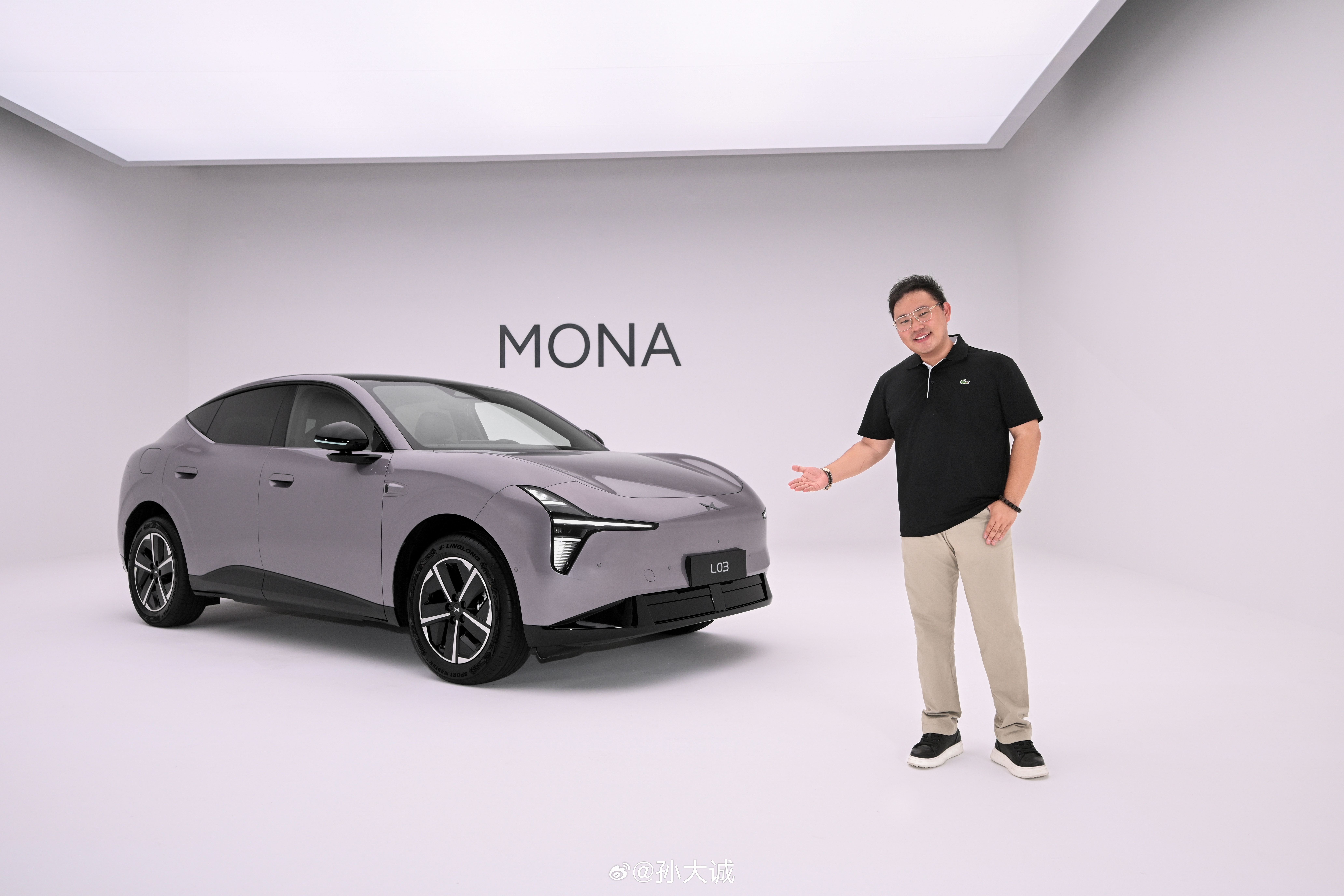 小鹏MONA L03 主打年轻时尚定位小鹏MONAL03太懂年轻人了 无边框车门