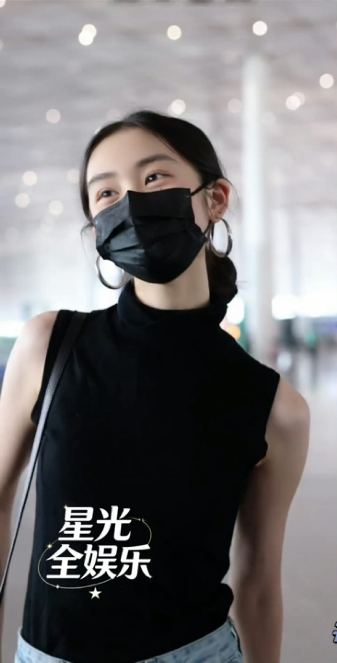 黄多多放暑假回国现身机场，好漂亮素颜好美黄多多这气质真的是独一份的黄多多下沉口碑