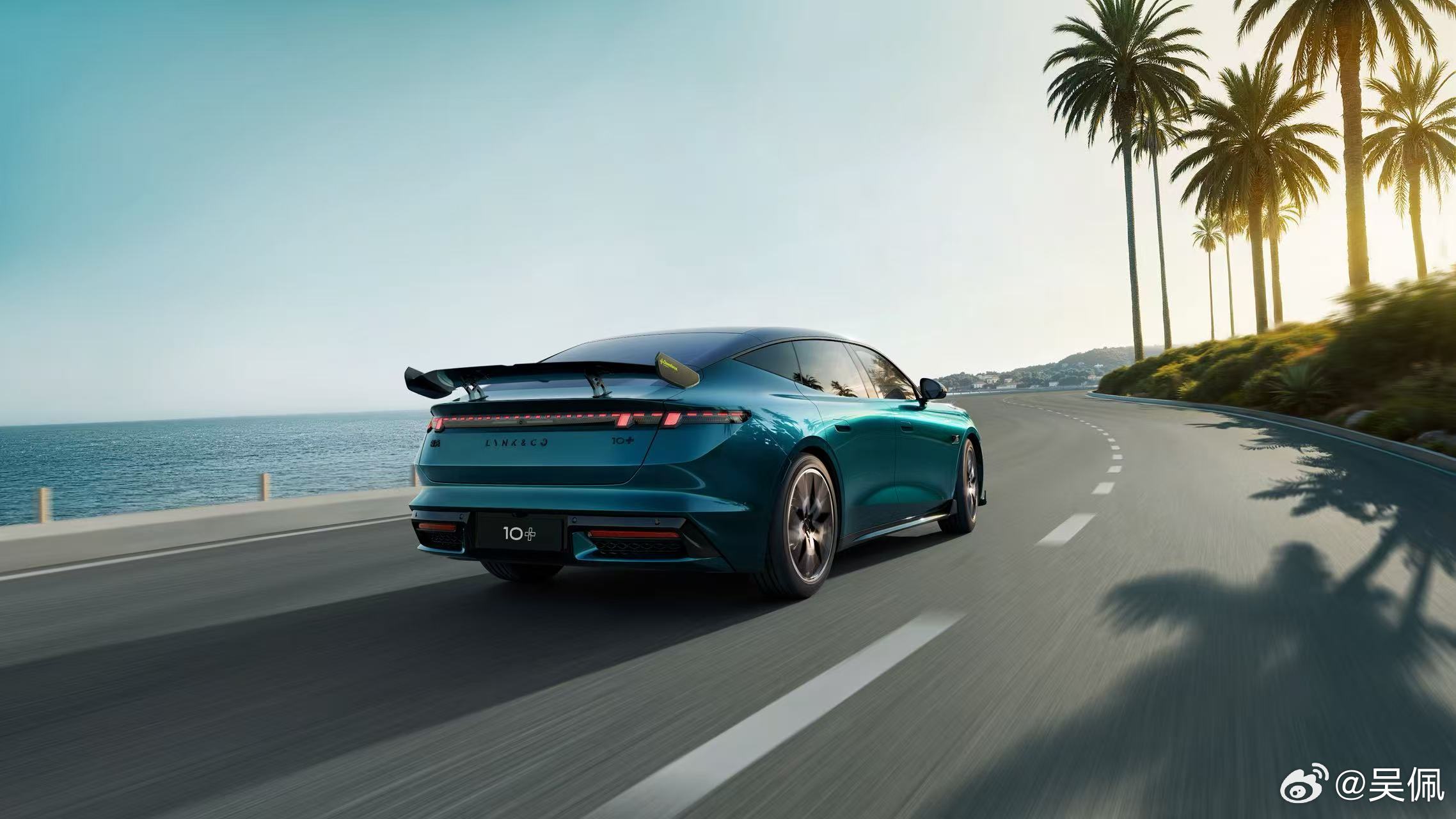 这是一起下赛道了？青蓝色配碳纤维大尾翼+黄色卡钳的领克10+和阿斯顿·马丁van