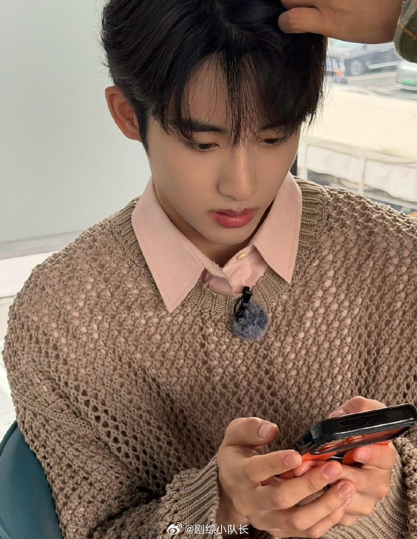 董思成吐槽尹子维脾气大董思成为了省钱点儿童套餐 原来尹子维耳机里是吴彦祖在使坏！