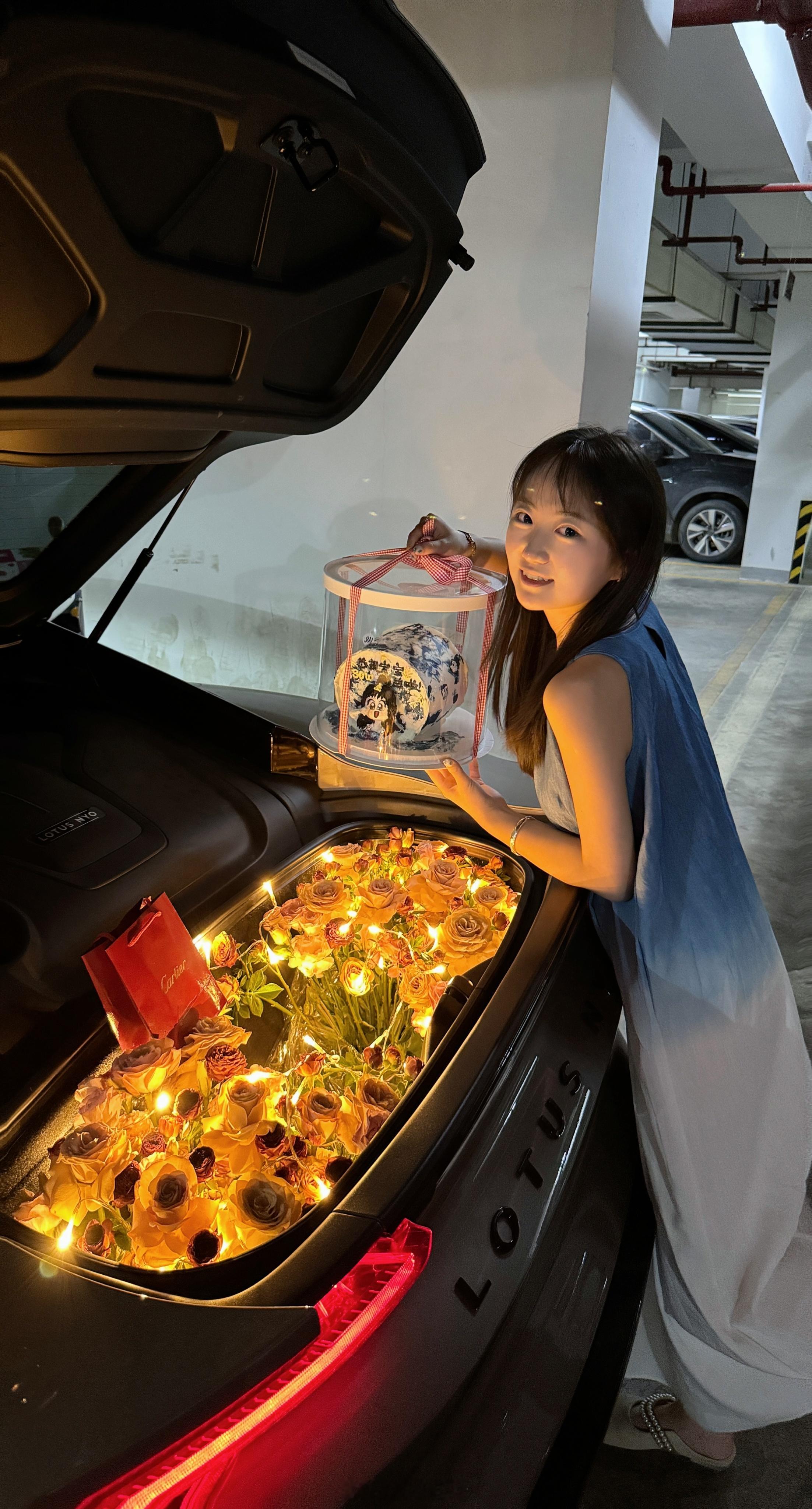 30w粉丝啦！不知道的以为我300w呢[哈哈]没想30万粉丝 敏哥都超用心的准备