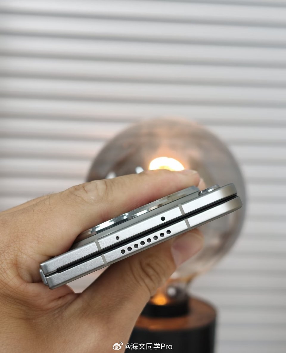 iPhoneDuo 黄牛kang说iPhone Duo展示机屏幕有公差问题？折叠