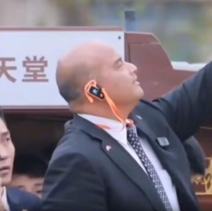 当其他总统都在用中文拜年的时候，瑙鲁总统却“别出心裁”，他不仅亲自到中国过年，还