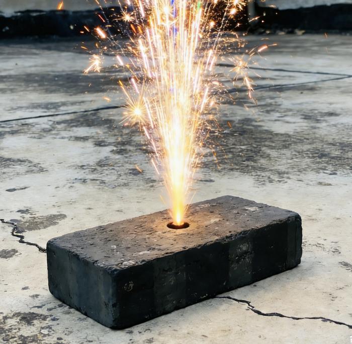 小时候用砖头做的烟花。
燃放买的滴滴金子、二起脚（二踢脚）。

你知道“元宵”的