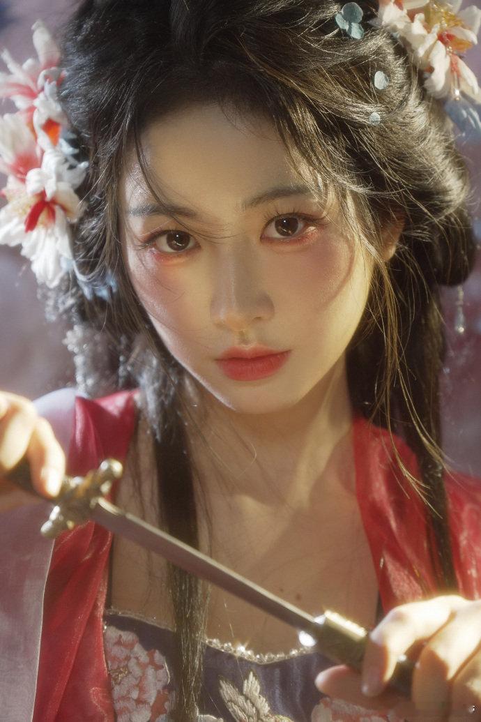 杨肸子真有聊斋那味儿了 杨肸子演的小谢太对味了！眉眼间那股空灵又带点娇憨的劲儿，