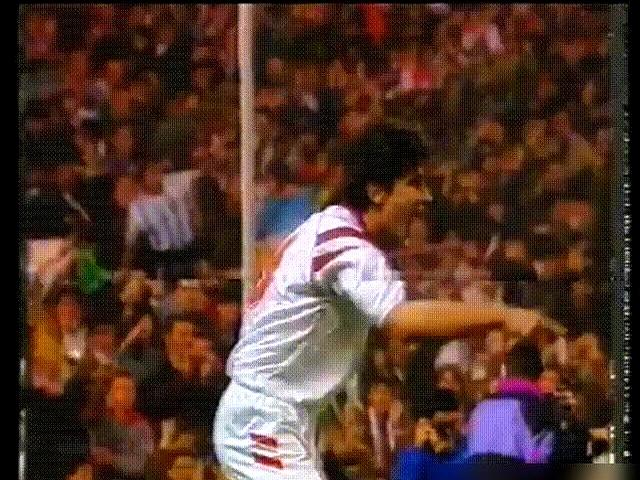 球王马拉多纳，体重飙到92公斤，夜店比训练场还熟！
 

1992年，刚结束15