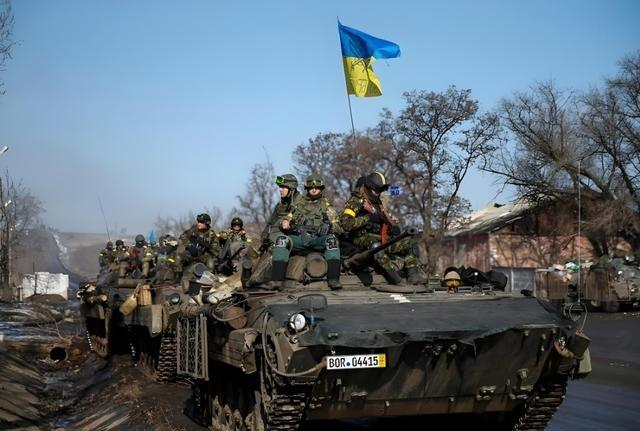 俄1万多枚导弹、数万架无人机、几百万发炮弹都击不垮乌克兰。
几百架无人机乌央乌央