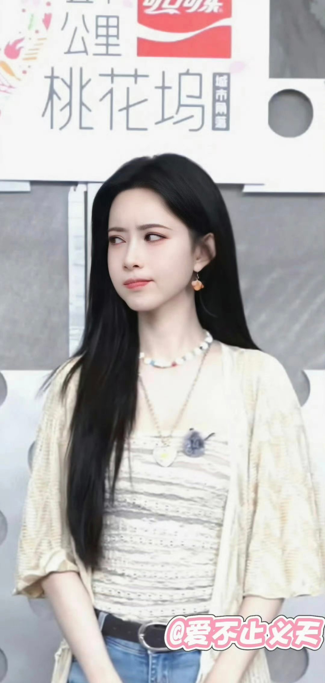 孟子义桃花坞直播，黑长直好漂亮 