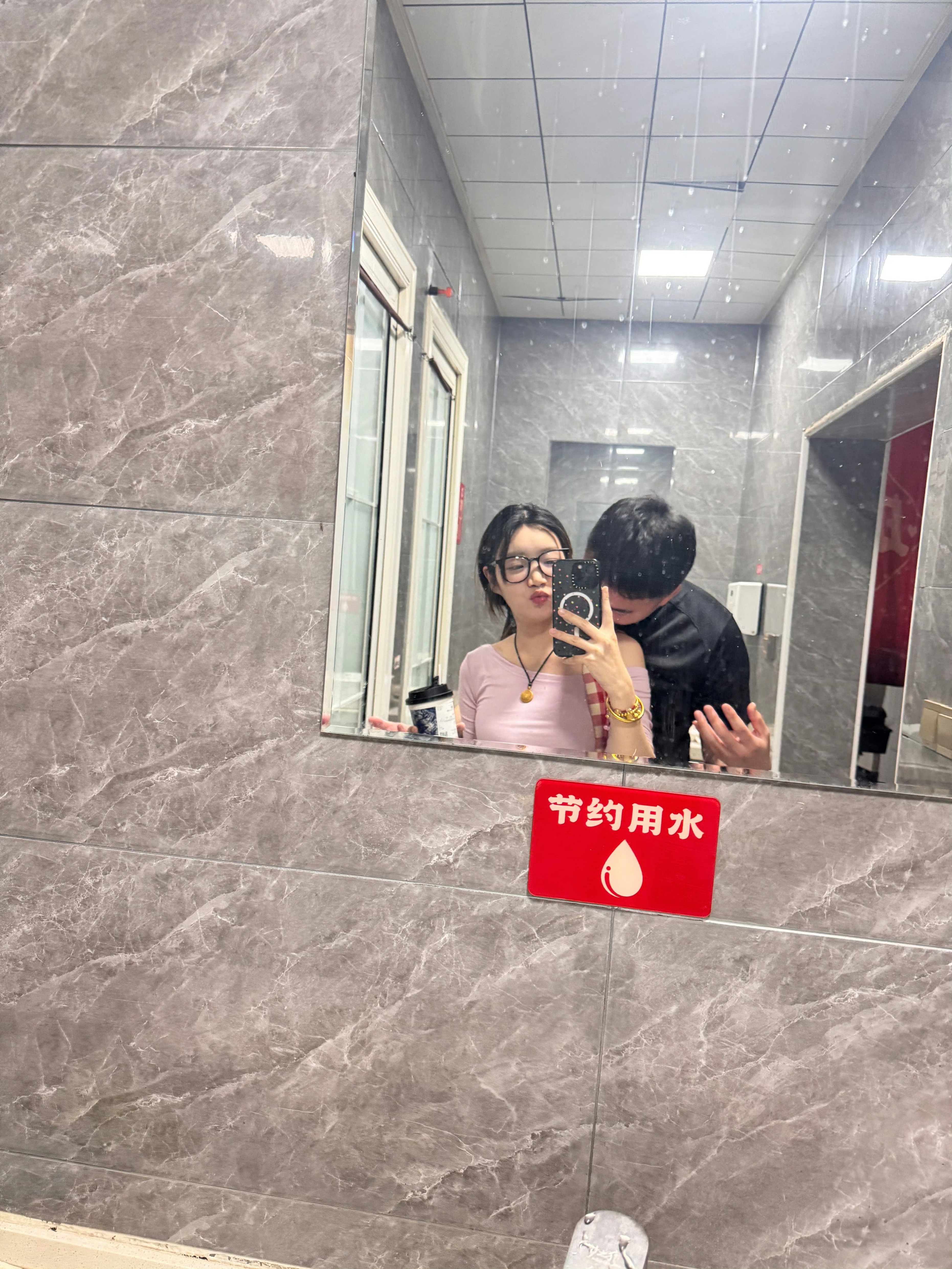 怀念的爱爱回不去了  ​ ​​​[小黄人微笑]  ​​​