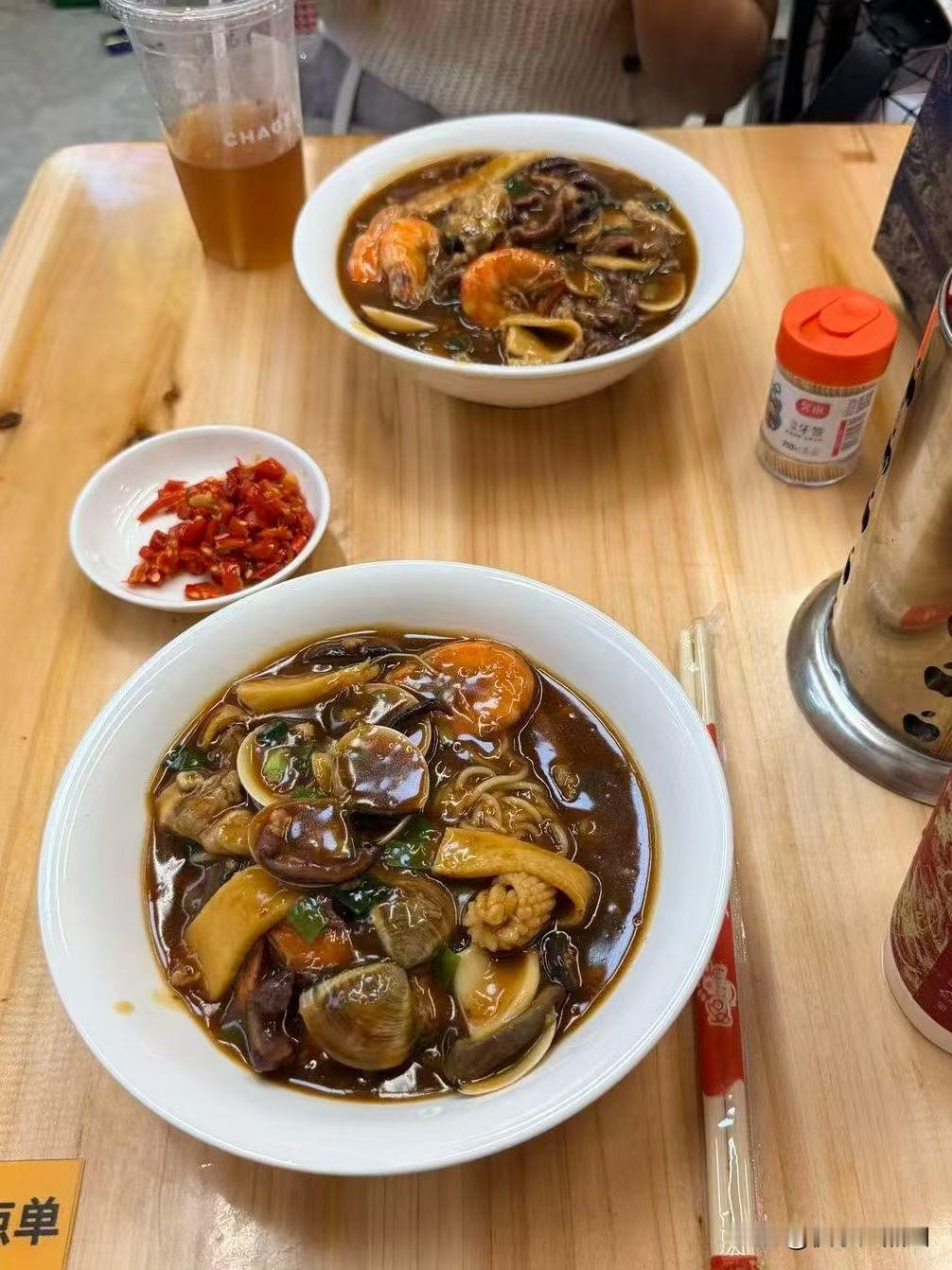昨天某小孩说今天早上喝茶，没理她
早上起来蒸了红薯，煮了鸡蛋
人家去融创滑雪，跟