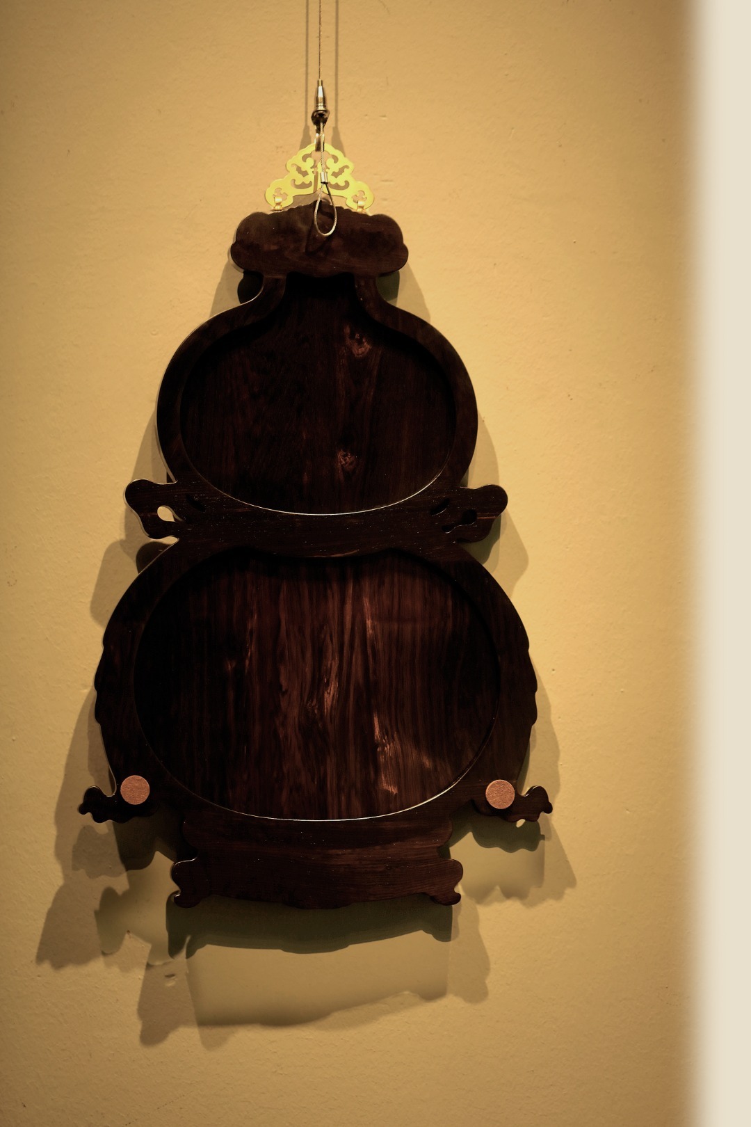 紫光檀x漆画 | 福禄·挂屏紫光檀攒框，呈作葫芦形，面绘描金漆画，清供图于清雅中