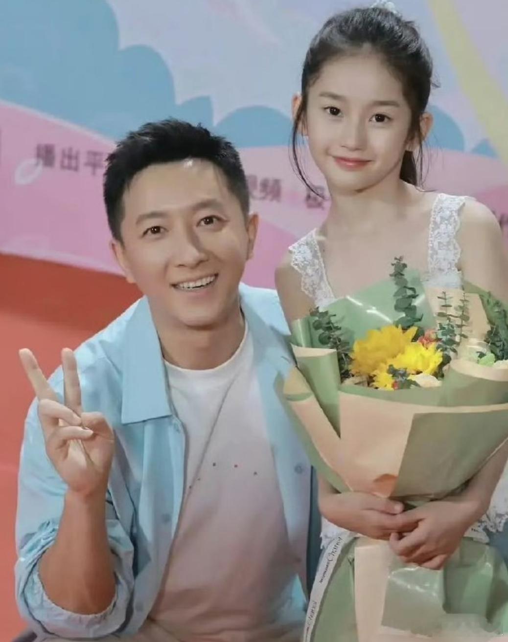 这个小姑娘未来可期，长得像刘亦菲杨幂的结合体！ 