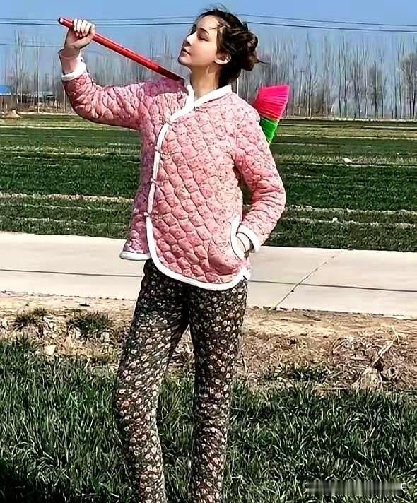 今天张yy又把事情往前拱了一步，还顺手配了图，话里那股子劲儿，隔着屏幕都让人不舒