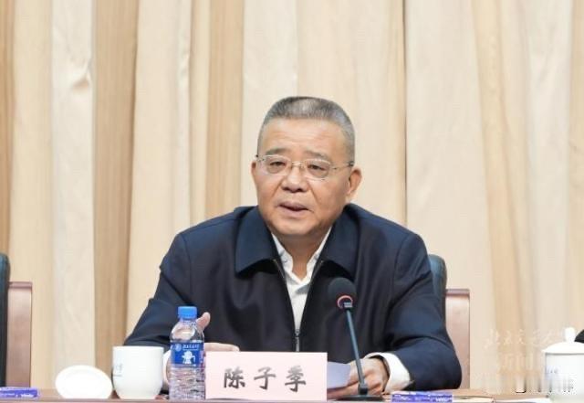 此举是强化校党委对“第一学院”的直接领导。可见“马院”的重要性。