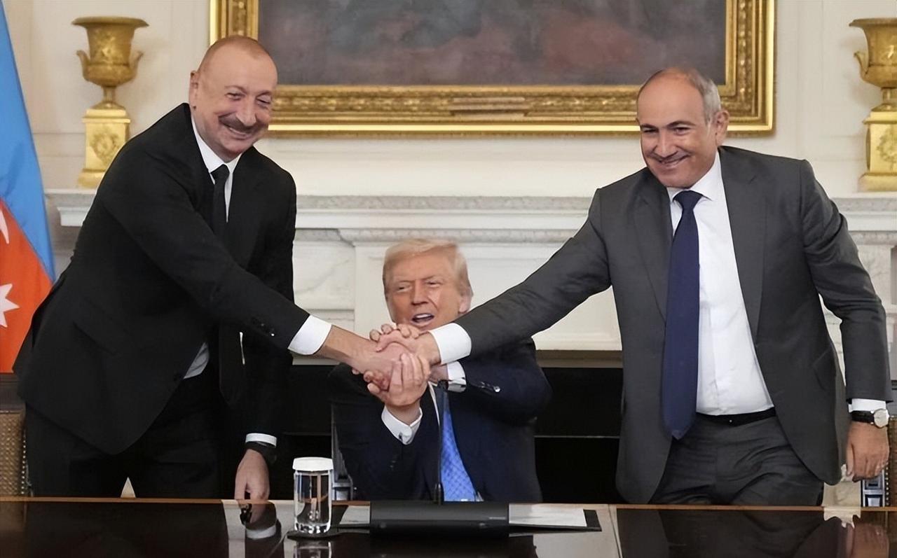 高加索上空的利剑：红旗-9BE撼动地缘版图
阿塞拜疆阅兵式，那是个大日子，大家都