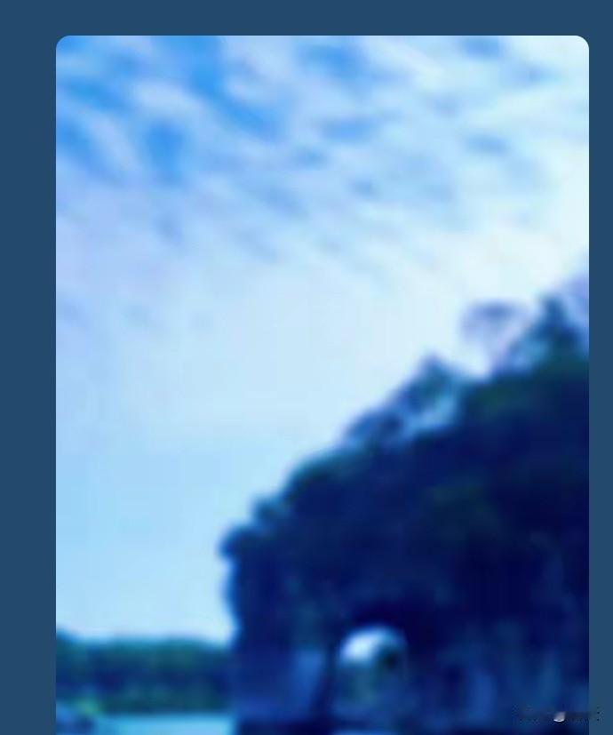 不必执着一路向前，允许自己偶尔后退。人生本无固定轨迹，怎么走都是在路上，风景各有