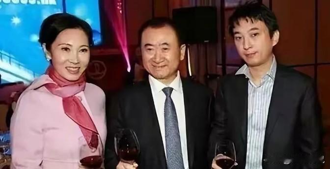 王健林这步棋走得挺稳，虽然今年万达遇到不少挑战，但他个人财富还是达到了1400亿