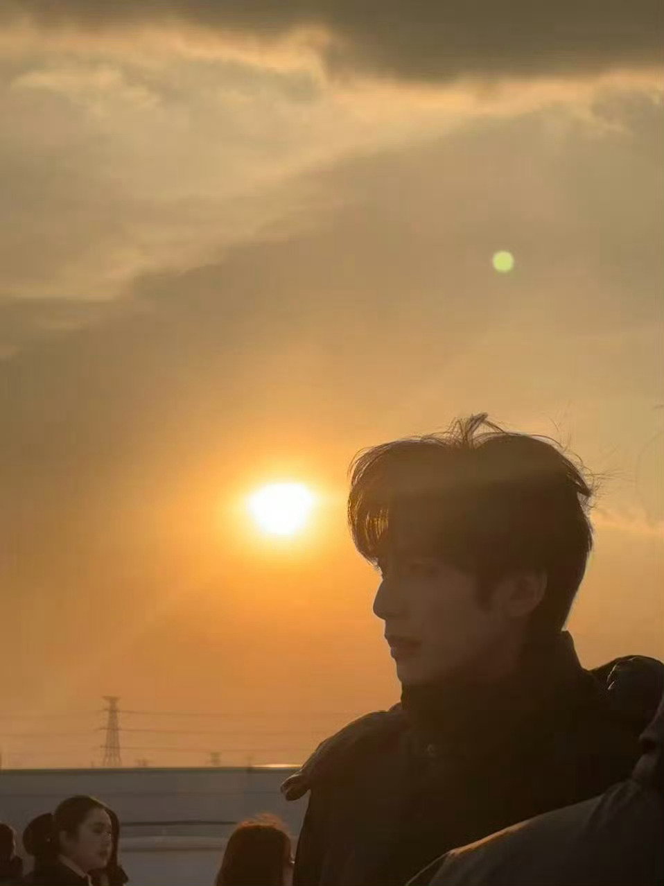 宋威龙好帅好帅～最近在追你主演的新电视剧～特别好看👀 