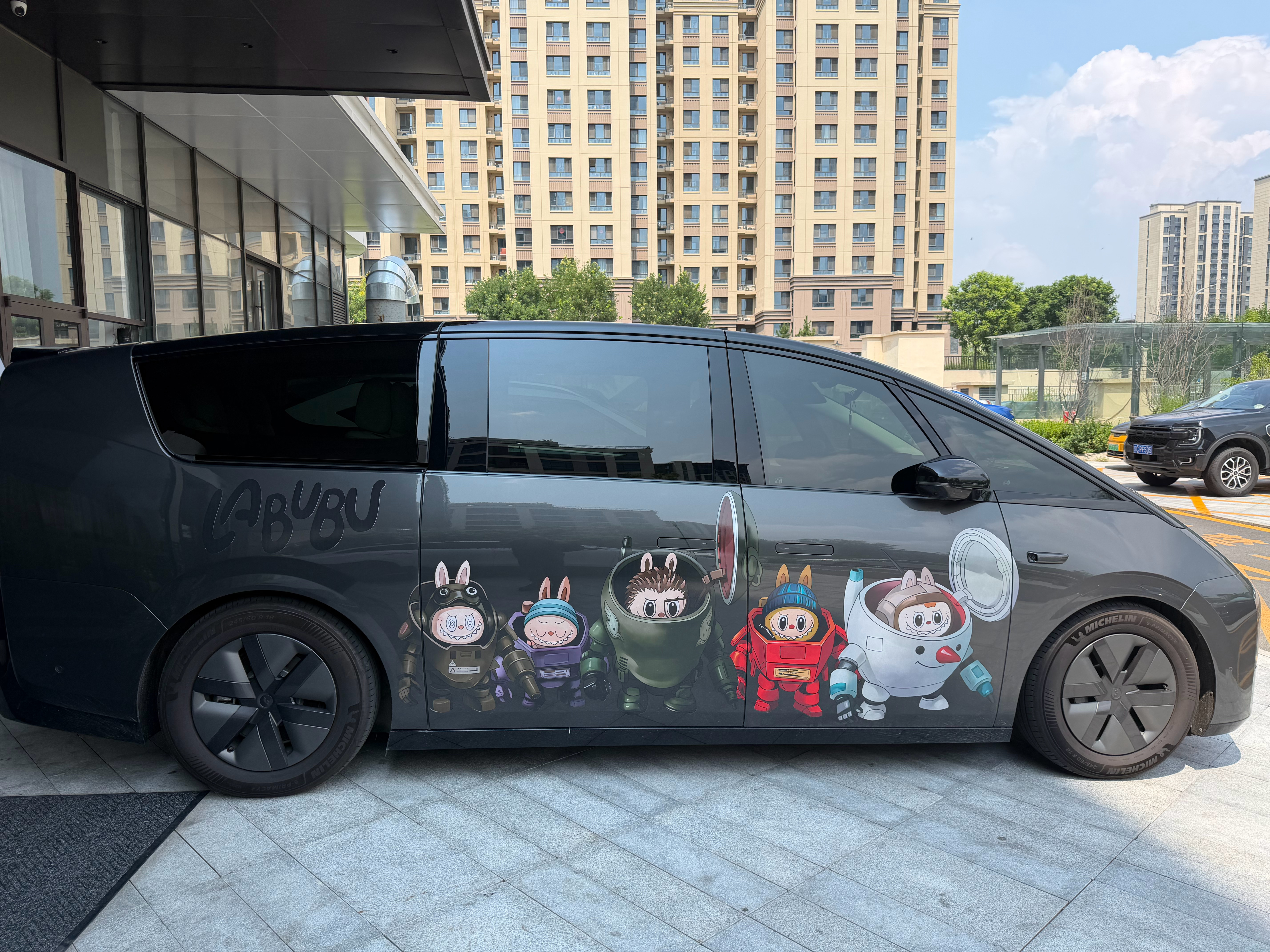 好可爱的Labubu联名款MEGA