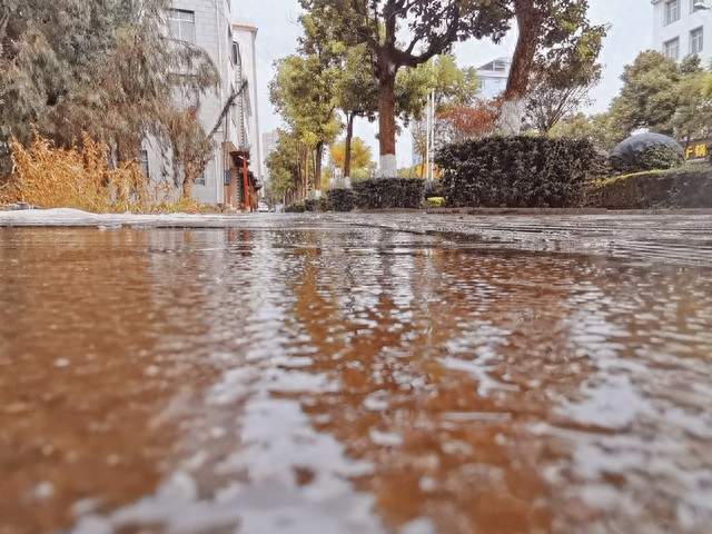 10个省份下大雨 多地将降温8℃以上