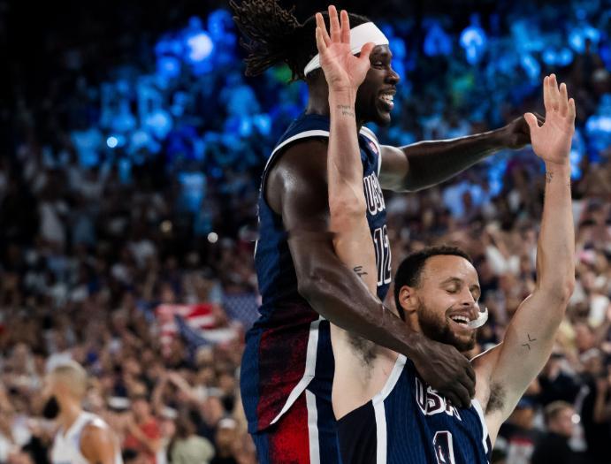 霍勒迪：第一次和库里当队友太酷了 他与众不同&是世界最佳之一 霍勒迪今日参加了波