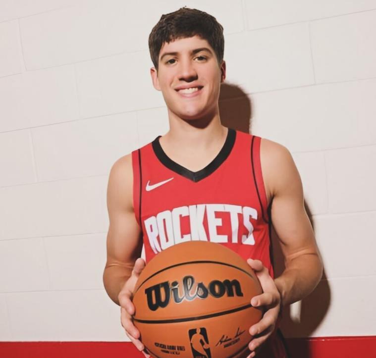 火箭队的谢泼德虽然号称三分投篮像库里，然而在防守端他却没有库里的能力。今天火箭队