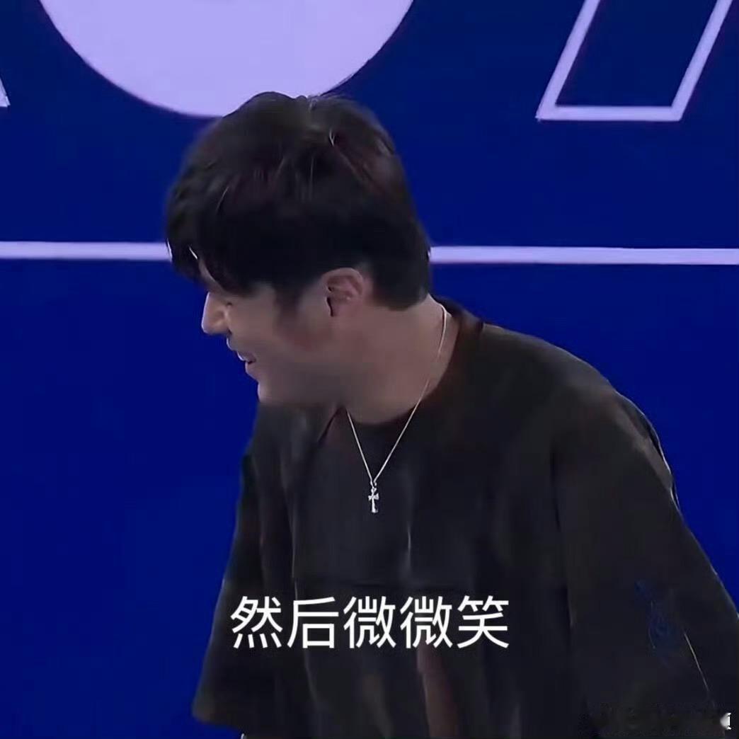 周杰伦 亮个相吧小宝贝 杰伦自己都笑了，怎么没看到球！ 