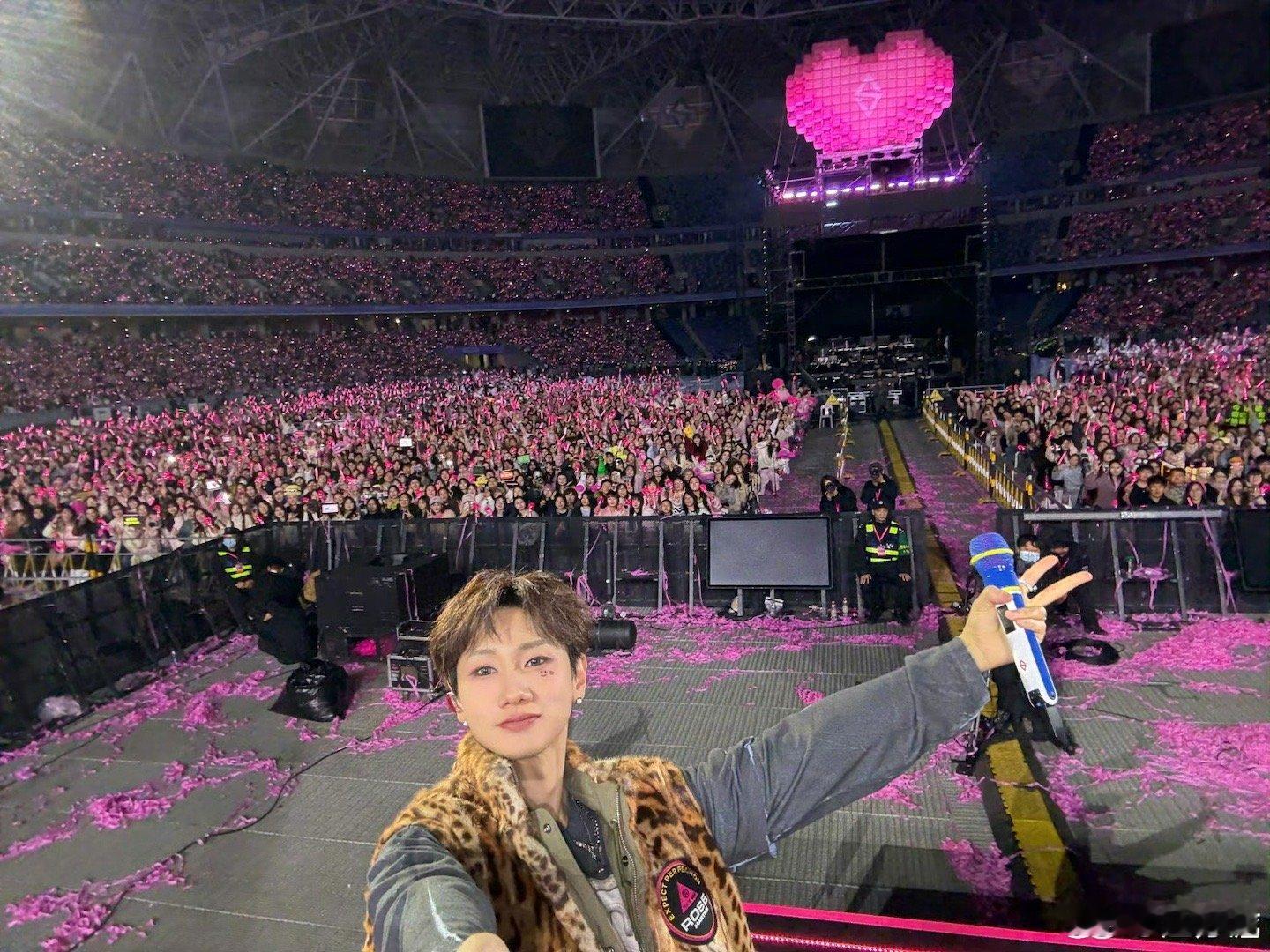 汪苏泷我也不知道好听真的越听越上头，轻快节奏配着纠结的爱情歌词，完全戳中年轻人的