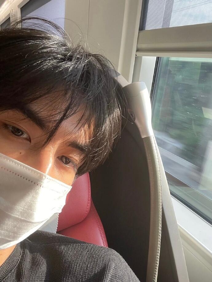 宋威龙好权威的一张脸 