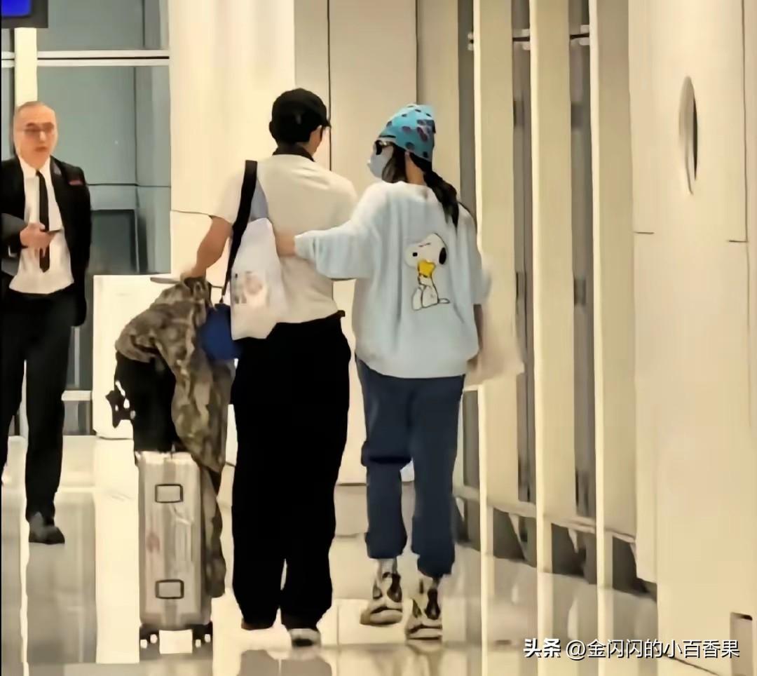 王菲李亚鹏张柏芝谢霆锋四种爱谁的也不错。孩子填补了成年人的空白与缺点。
 
王菲