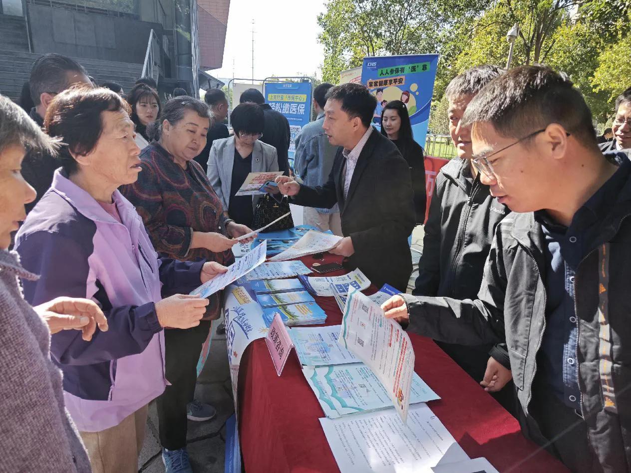 高新区：四级联动进社区 医保政策送上门
10月22日，陕西省医疗保障局携西安市、