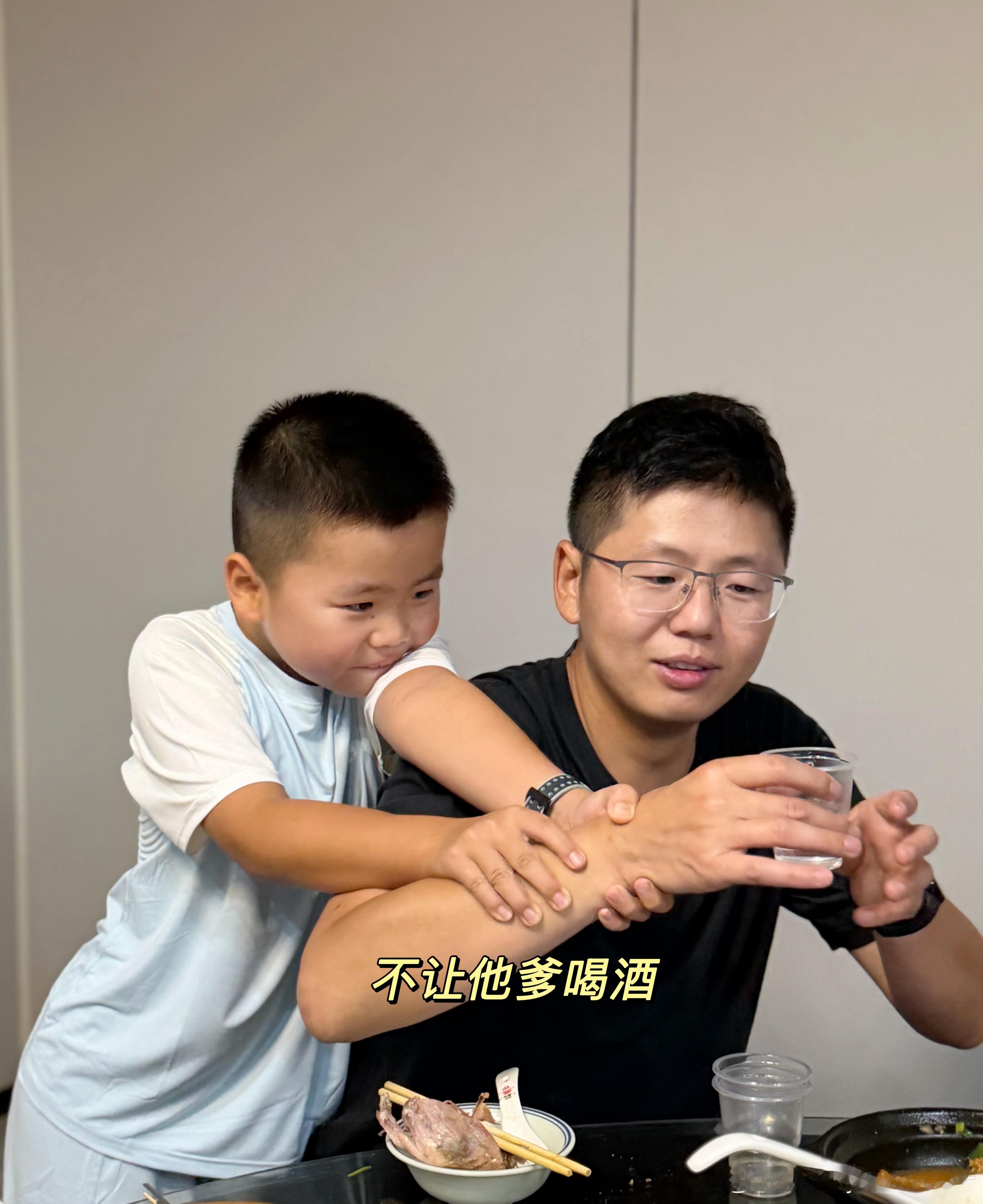李老师日常plog 今天格外热啊，热的我中午都没有做饭。 