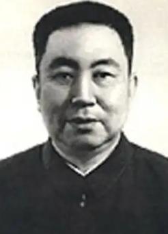 1976年2月，毛主席弥留之际，做了两项重要的人事安排，第一项是任命华国锋为国务