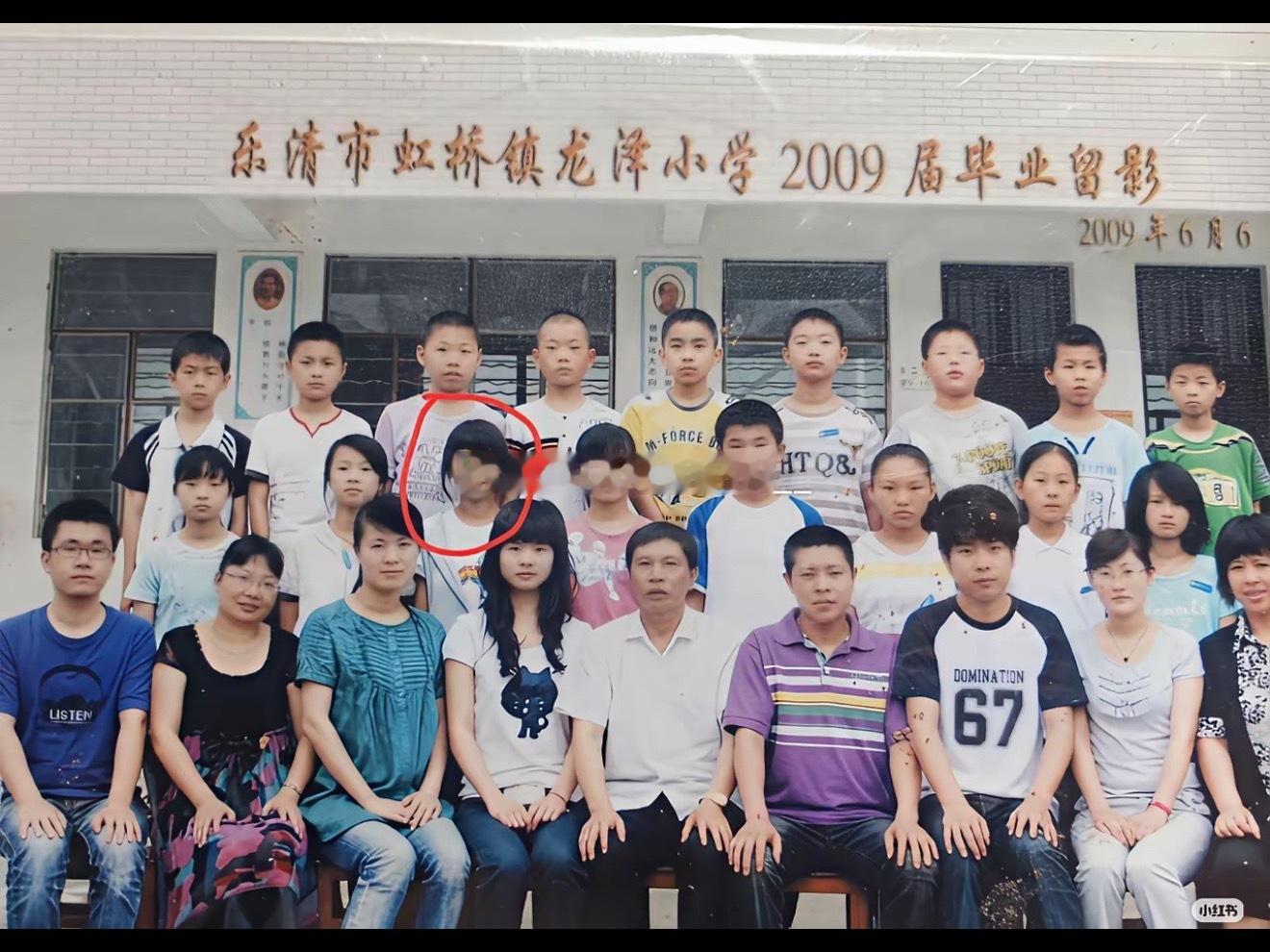 天这个普通的小女孩居然居然是娱乐圈顶流女明星，真的是太美了，好有气质。 ​​​