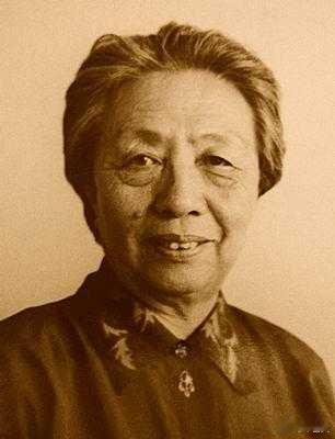 我们深切缅怀全国优秀党务工作者，全国优秀社区工作者，全国劳动模范，全国三八红旗手